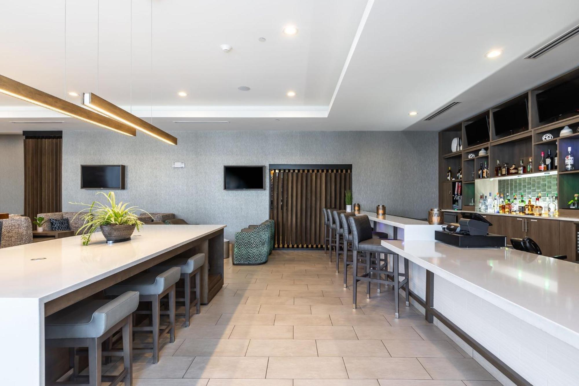Holiday Inn Greenville - Woodruff Road By Ihg Buitenkant foto